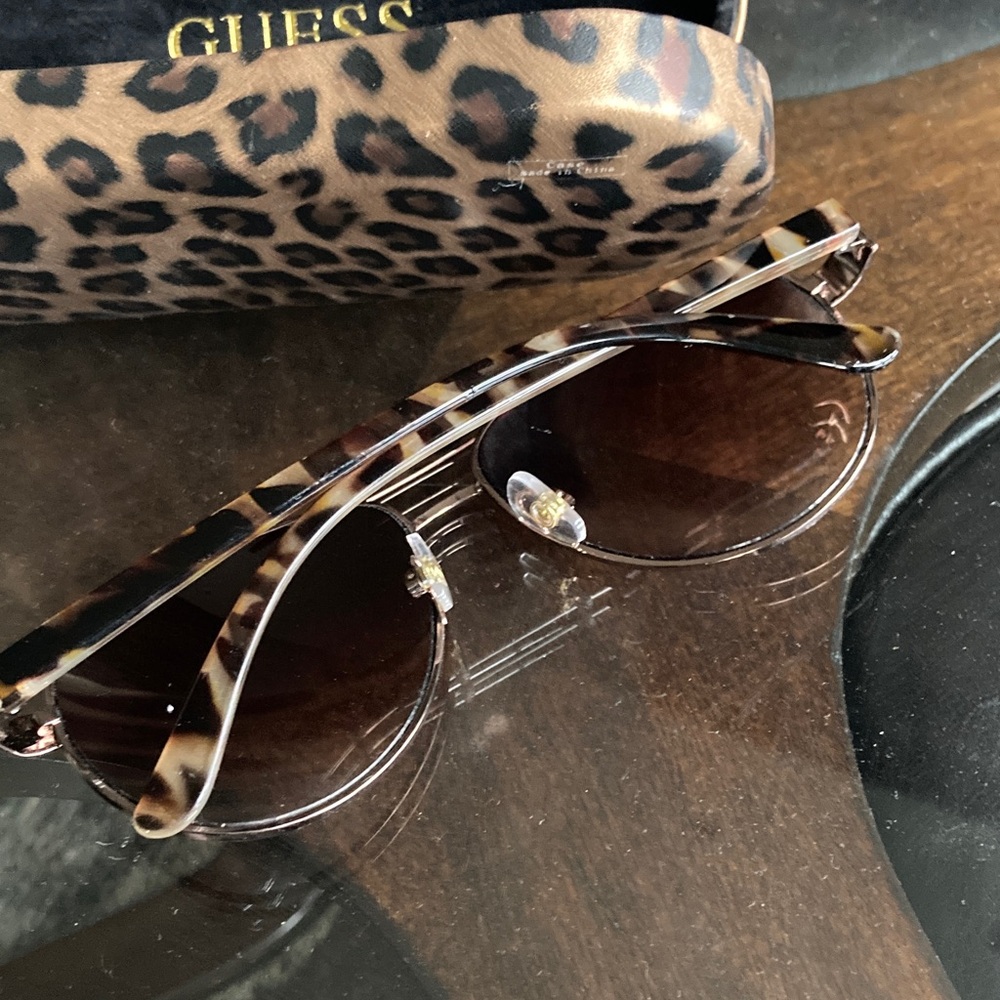 Like New! Black Aviator Sunglasses with Leopard Print Case - Picture 3 of 4